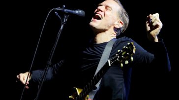 BRYAN ADAMS CONTRO LE LEGGI OMOFOBE
