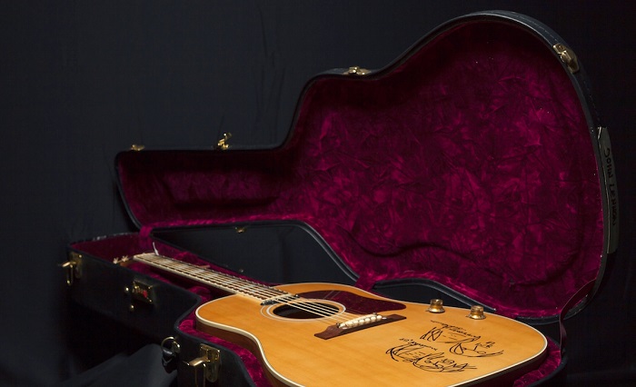 Gibson J-160E John Lennon 70th Anniversary - museum - model 1_musicaintorno