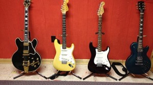 Les Paul vs Stratocaster 2_musicaintorno