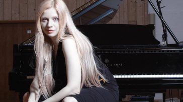 È DI SCENA IL ROMANTICISMO, BENTORNATA VALENTINA LISITSA!