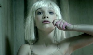 Sia - Candelier_musicaintorno