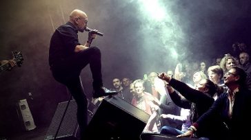 ENRICO RUGGERI. UN ROMANZO, UN TOUR, UN VIAGGIO INCREDIBILE