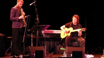 STEVE HACKETT IN TRIO ACUSTICO