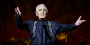 charles-aznavour2_musicaintorno