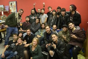 live-on-sofa1_musicaintorno