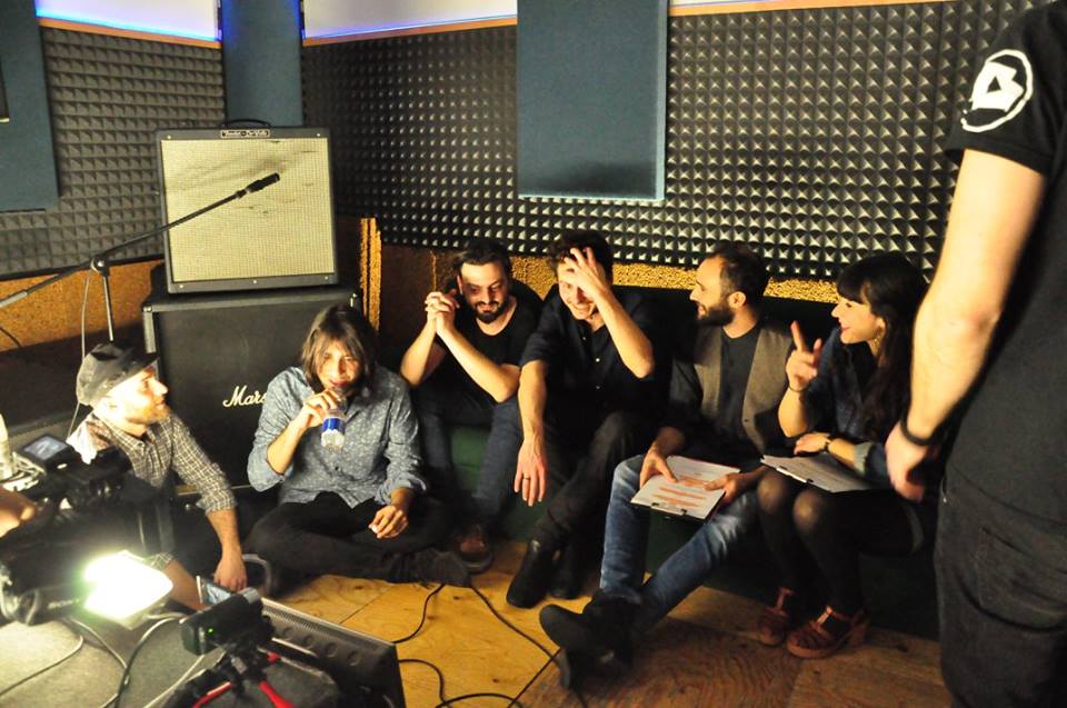 live-on-sofa5_musicaintorno