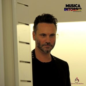 nek02_musicaintorno