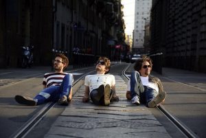 smoke-the-bees1_musicaintorno