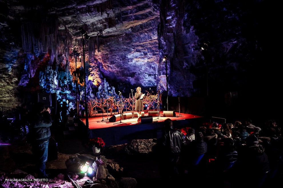 natale-nelle-grotte03_musicaintorno