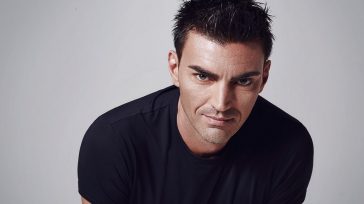 ALLA CONSOLLE C’È GABRY PONTE, ED È IL DELIRIO!