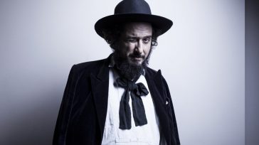 “OMBRA. CANZONI DELLA CUPA E ALTRI SPAVENTI”, MA NON TEMETE: IN TOUR C’È VINICIO CAPOSSELA!