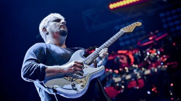 “L’IMPORTANTE È SAPÈ SUNÀ”. PINO DANIELE C’È