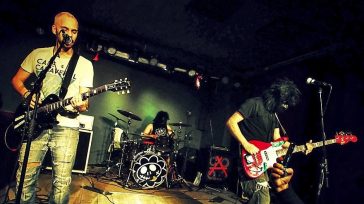 “LA GRANDE TRUFFA DELL’INDIE ROCK”. POWER TRIO SENZA SE E SENZA MA