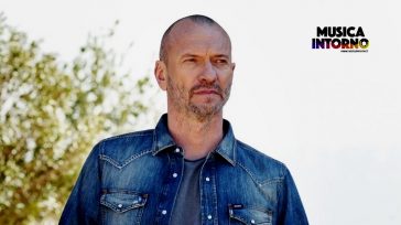 BIAGIO ANTONACCI, UN PICCOLO CAPOLAVORO DEI NOSTRI GIORNI E LA METAFORA DELL’ASSURDITÀ DEL PRESENTE