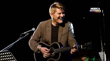 RON CANTA LUCIO! IN MEZZO AL MONDO