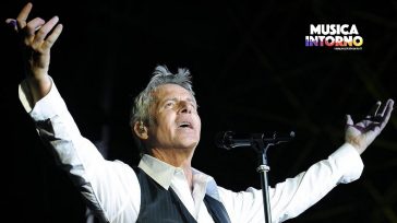 CLAUDIO BAGLIONI, 50 ANNI DI PASSIONE CON AL CENTRO LA MUSICA