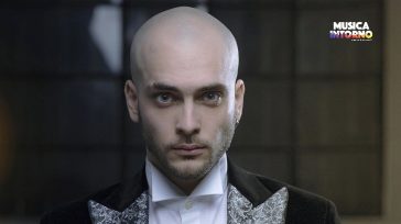 TONY MAIELLO E IL SUO “SPETTACOLO”: «QUEST’ALBUM È LA NUOVA COLONNA SONORA DELLA MIA VITA!»