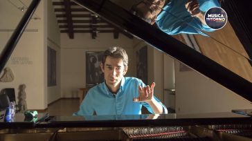 EMILIANO TOSO, UN MARE DI CELLULE SOTTO UN CIELO DI MUSICA