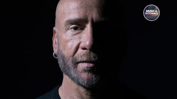 MARIO VENUTI, RAFFINATO ARTISTA POP CHE VIVE, CANTA, AMA, SPERA