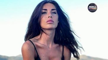 MERAVIGLIOSAMENTE BIANCA ATZEI