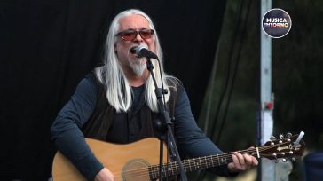 ALI E RADICI NELLA MUSICA DI BEPPE DETTORI