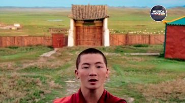 LA MACCHIA MONGOLICA, LE POETICHE SUGGESTIONI DI UN VIAGGIO TRA IL DESERTO DEL GOBI E I MONTI ALTAJ