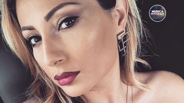 EMILIANA CANTONE, CON GRINTA E DOLCEZZA