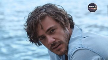 JACK SAVORETTI: VOCE RUVIDA, PROFONDA, NOSTALGICA