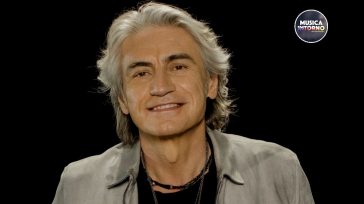 LUCIANO LIGABUE, SOGNI DI ROCK’N’ROLL URLATI CONTRO IL CIELO
