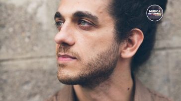 L’ELEGANTE IRONIA NELLA POETICA DI MIRKOEILCANE