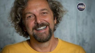 ANTONIO ORNANO, L’ESILARANTE SFOGO DI UN MASCHIO CAUCASICO IRRISOLTO