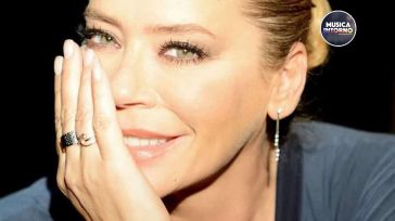 BARBARA DE ROSSI, PORTA IN SCENA IL SUO ESSERE DONNA