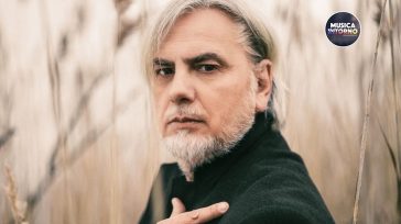 È INUTILE PARLARE D’AMORE, LA TOCCANTE POETICA DI BENVEGNÙ
