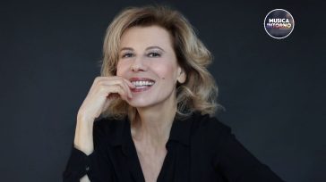 DANIELA POGGI, SUPERBAMENTE DONNA IN CONTINUO DIVENIRE