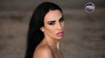 GIULIA DIAMOND, RISPLENDE TRA CINEMA, CALENDARIO E LIVE SHOW